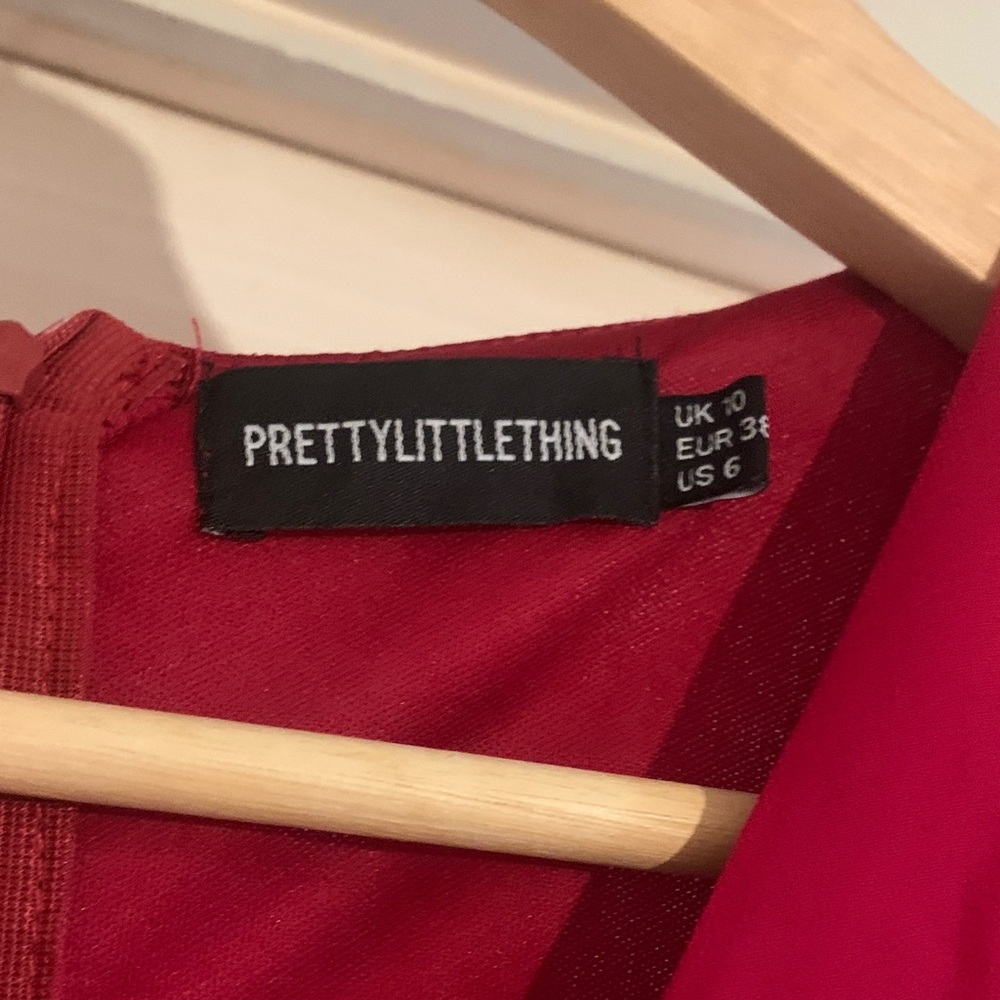 PrettyLittleThing Red Ruched Mini Dress - Picture 2 of 3